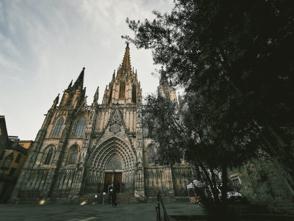 barcelona-gothic-quarter-cathedral-bizflats